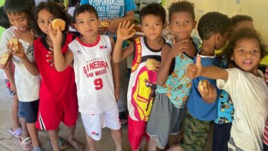 給食のある日、子どもたちは少しだけ強くなれる。 あなたの寄付が、貧困の連鎖を止めます。